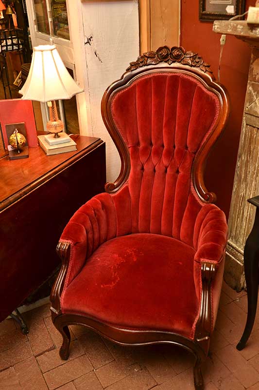 04 red victorian chair 4117x533